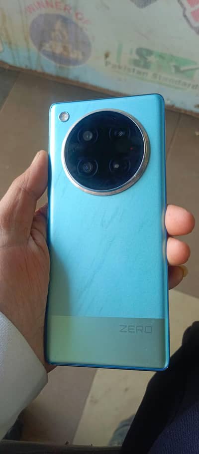 infinix zero 40 (8+8 )RAM. . 256 GB. . 11 MONTH WARRANTY. Cash need urgent