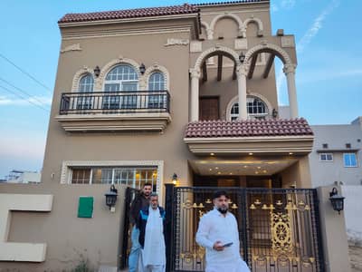 10 Marla Fully Furnished House for Rent in Bahria Town Lahore