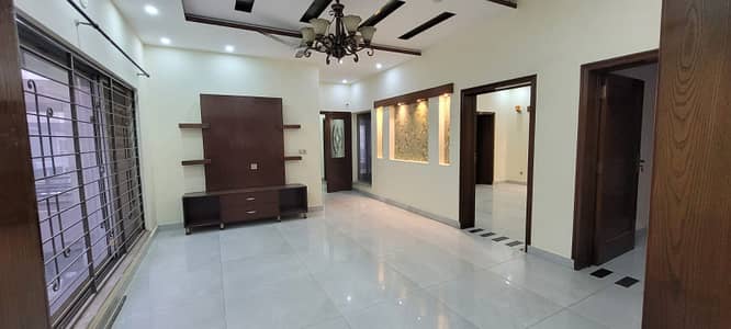10 Marla House For Sale In Bahria Town Lahore Sector D