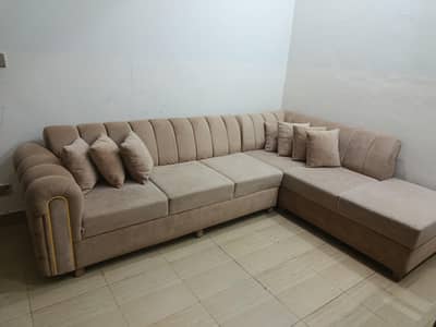 L shaped sofa in good condition