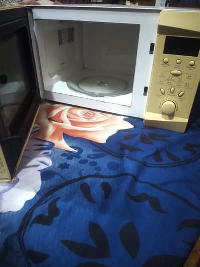 waves Microwave oven,  Good working