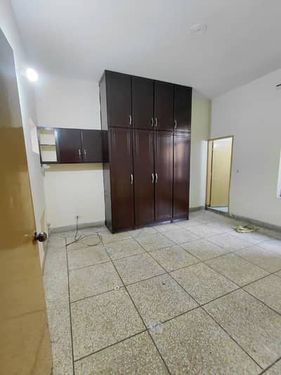 05 Marla 1st Floor Available For Rent (Near Qurban School)