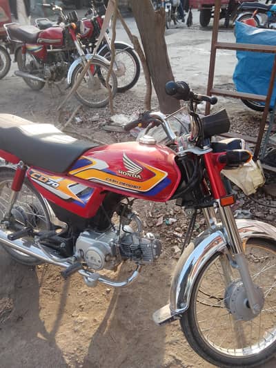 Honda CD70 6700 km driven 10/10