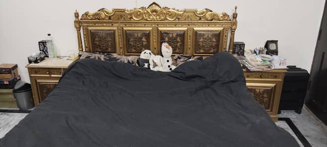 Used Deco paint kings bed