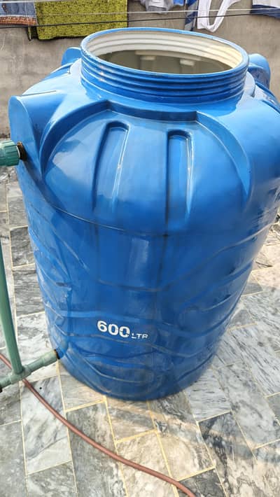 water Tanki 600 litter Blue color