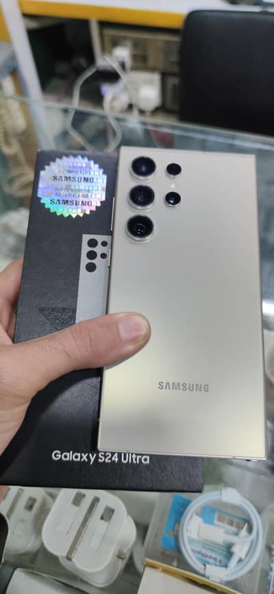 Samsung S24 ultra 12/512  complete box. 10/10