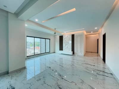 Askari 10, 12 Marla, 04 Bed, Luxury Apartment For Rent.