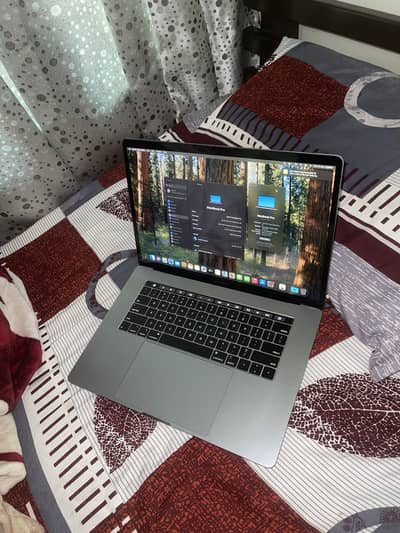 Apple macbook pro 2018 core i9 32gb ram 512gb ssd