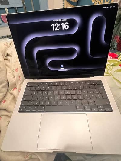 MacBook Pro M4 2024 14 inch iCloud lock