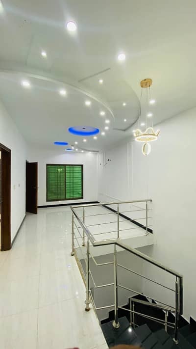 3Bed DDL 125 sq yd Villa FOR SALE at Precicnt-10B (All Amenities Nearby) Heighted Location Investor Rates