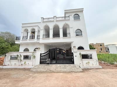 10 Marla Beautiful House For Sale