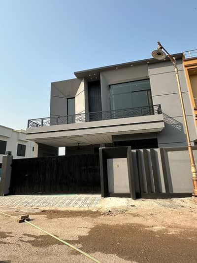 11Marla Luxury House For Sale