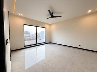 10 Marla House Brand New Beautiful Luxury Modern Designer Stylish Very Prime Location