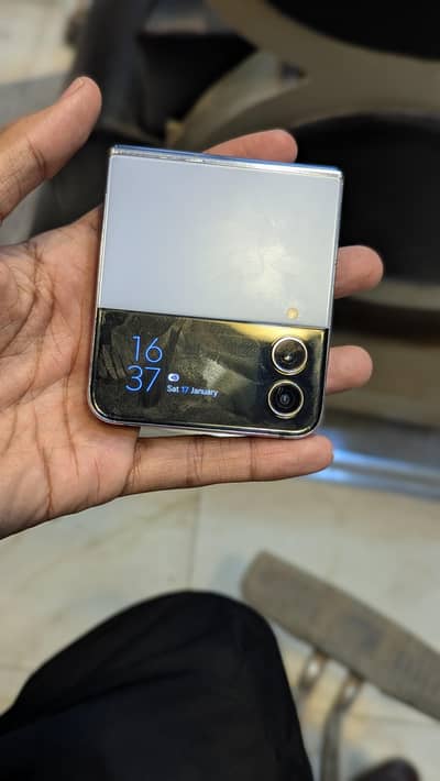 Samsung Galaxy Z Flip 4 8GB. 256GB