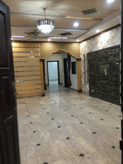 1 Kanal Commercial Portion For Offices Or Saloon Etc