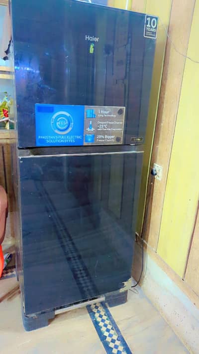 Refrigerator in black colour