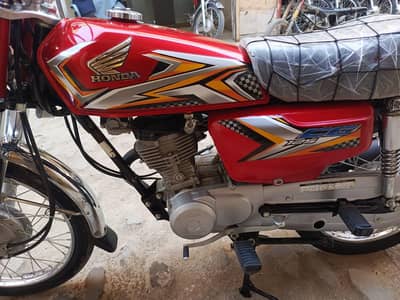 125 Honda. condition 10/10. . urgent sale 03000939423