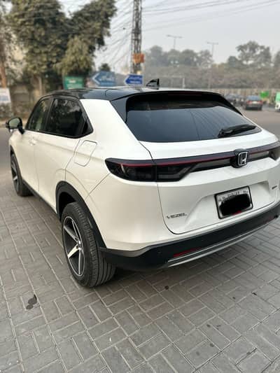 HONDA VEZEL E-HEV X