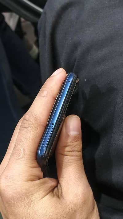 vivo y53s pta approved with box and original charger 8/128