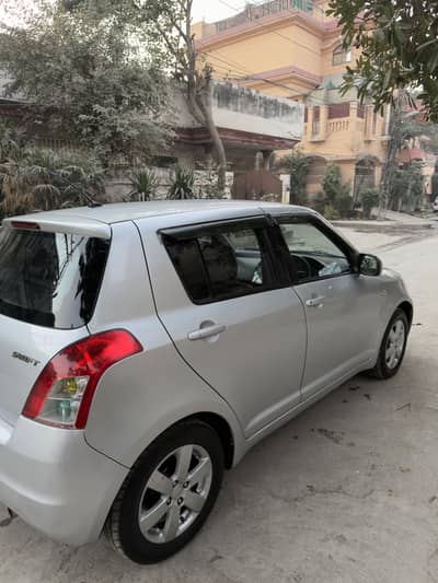 Suzuki swift 2011 dlx
