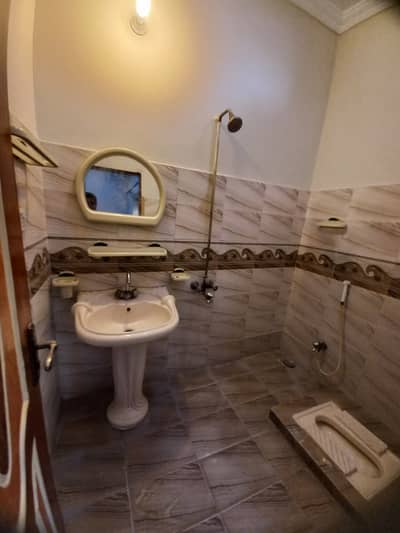 Iqbal Town 3 Bed Uper Separate Marbled Tile Portion At Ravi Block