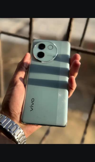 complete box fresh condition dabba cahrger .