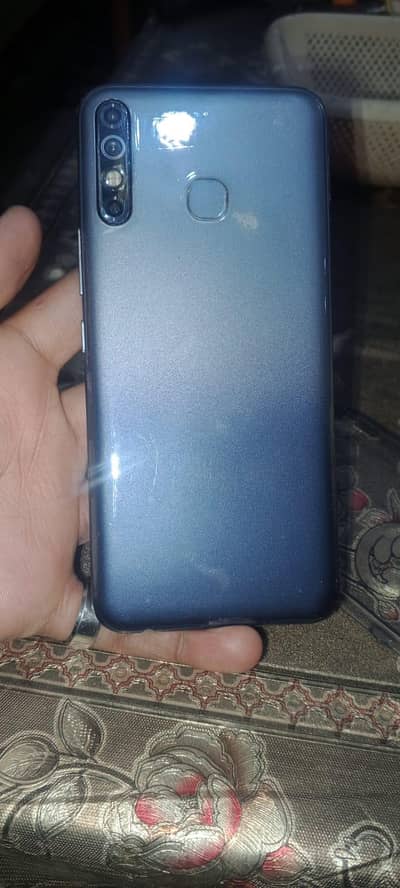 inifinix hot 8 ram 4 64  panel change hai  front camera mein dust hai