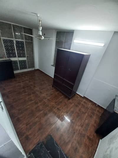 Iqbal Town 5 Marla Lower Tile Portion At Nargis Block