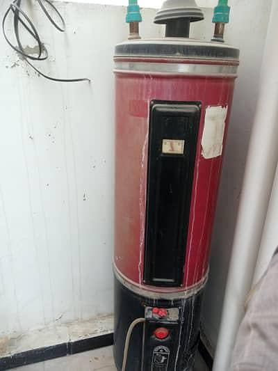 Gas geyser in excellent condition