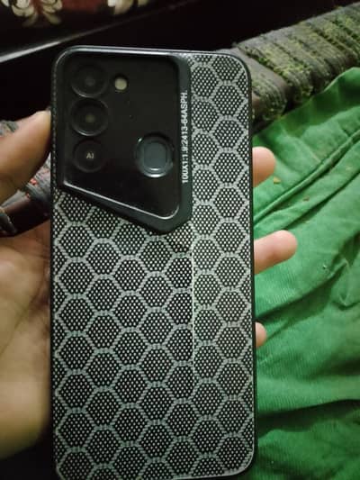 Tecno Spark 8c 4 +2 128 gb memory