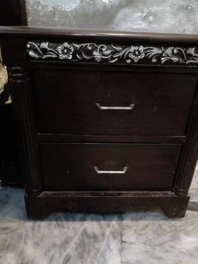 dressing table and 2 bed sides