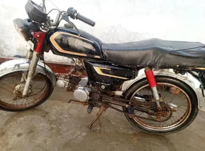 Bike for sale condition ap dhk saktaaa hn pics main INJAN bilkol thk h