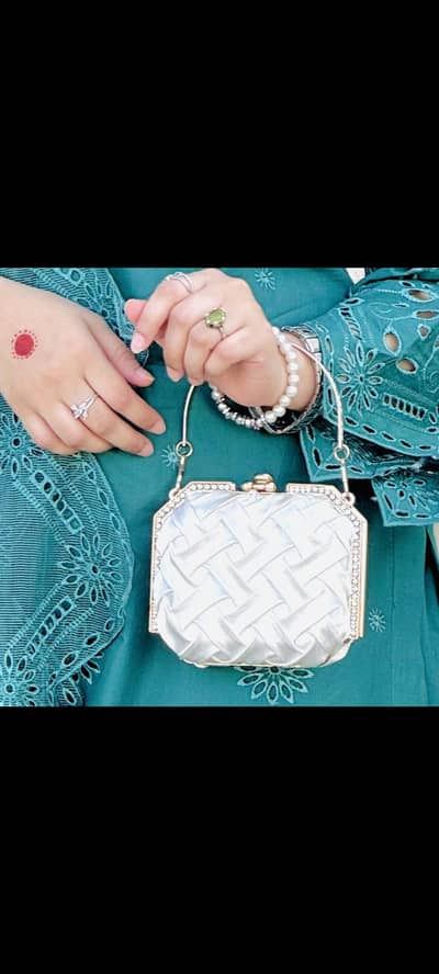 Stylish Ladies Clutch – Perfect for Weddings & Parties