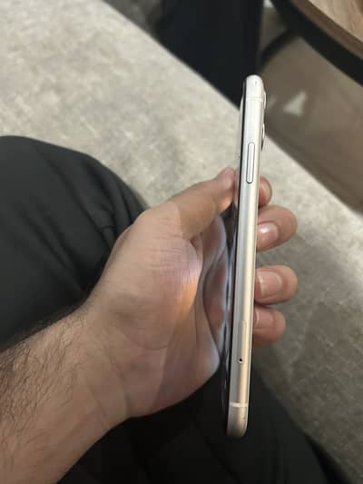 iPhone 11 – 128GB – PTA Approved – 9/10 Condition