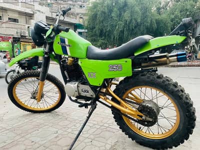 kawasaki trail 400cc | Year 1982 | Call + WhatsApp 0303-3711139