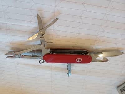 Victorinox Huntsman Knife