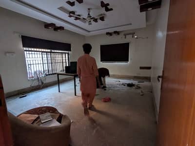 400SQYD PORTION FOR OFFICE RENT