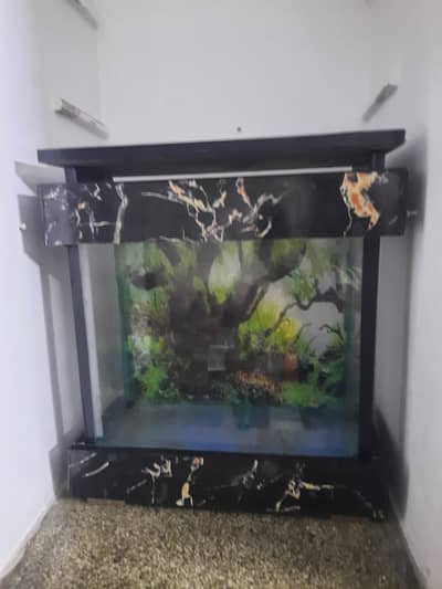 1.5 x 1.5 tank for sale in good condition