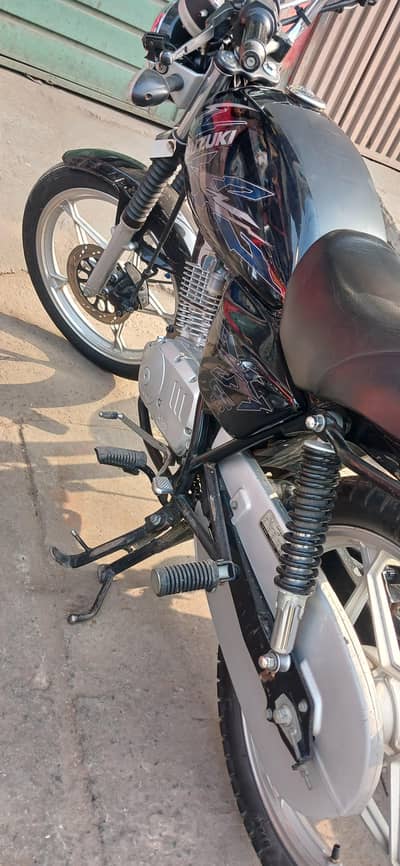 SUZUKI GS150 2022 16800KM DRIVEN