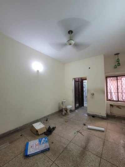 10 Marla Full House In Allama Iqbal town