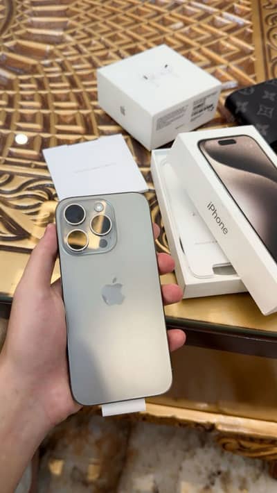 iPhone 15 Pro natural titanium