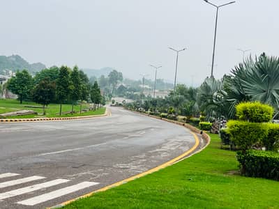 Very Good Location Solid 5 Marla Plot In Park View City B Block