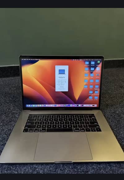 MacBook Pro i7 16 GB ram 256 ssd
