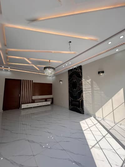 5 Marla Beautiful House Avalible for Rent in Khayaban e Amin L Block