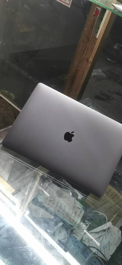 Macbook pro 2019 i9 9th Gen 32/1TB nvme 4GB GRAPHIC  15"4k