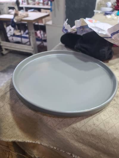 restaurant serving plates