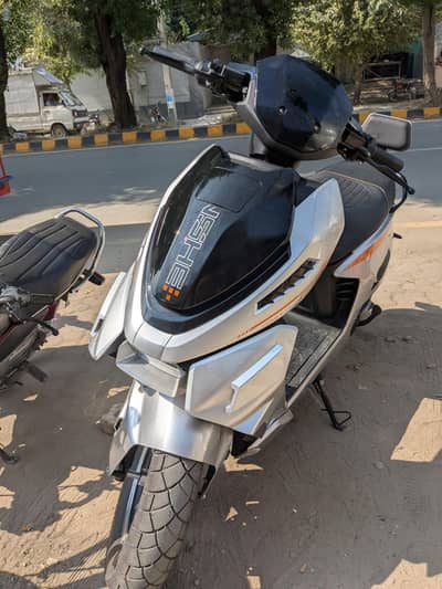 Rk Zoom 2500W Scooty  Silver