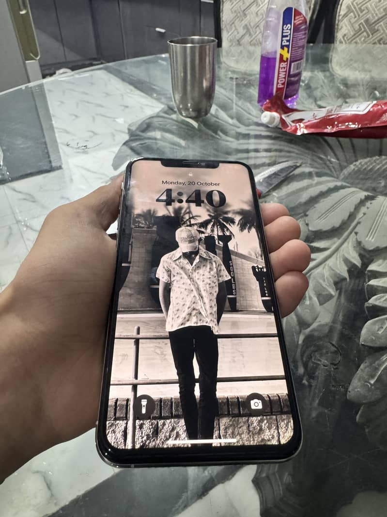 IPHONE XS MAX  64 gb 12