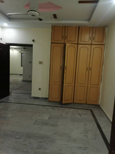 saprit house first flor available for rent