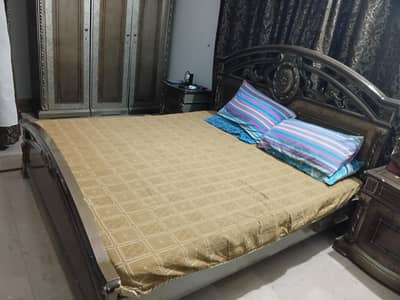 bed with dressing table n side tables  without mattress